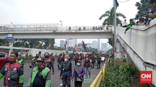 Polisi mengimbau kepada para pengendara untuk menghindari ruas jalan sekitar Monas Jakarta Pusat, imbas demo ojol. Berikut daftarnya.