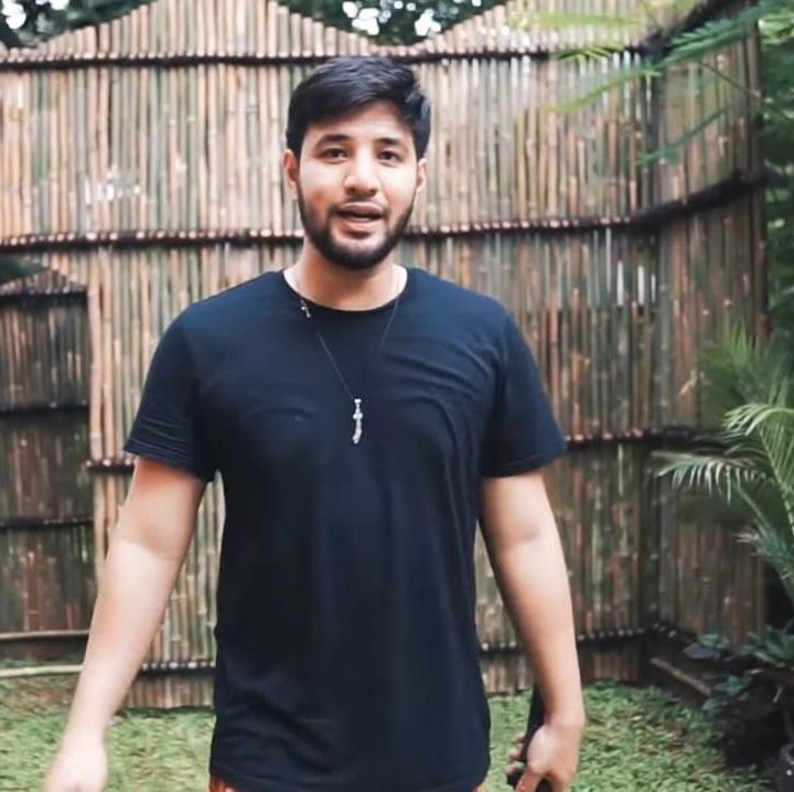 <p>Beberapa pasangan artis tak hanya memiliki rumah mewah. Ada juga yang punya hunian bernuansa asri layaknya hutan kota. (Foto: YouTube Aish TV)</p>