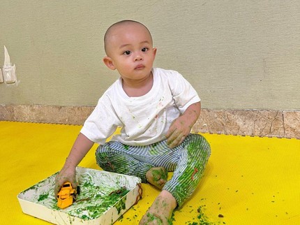 7 Potret Shaka Anak Dinda Hauw Sudah Sekolah di Usia 1 Tahun, Gemas Banget!