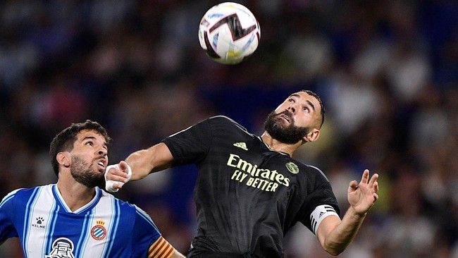 Penyerang Real Madrid Karim Benzema disebut akan keluar sebagai pemenang Ballon d'Or 2022 usai hasil bocor jelang pengumuman resmi.