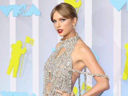 5 Fakta Taylor Swift Batalkan Konser Usai Fans Meninggal karena Cuaca Panas Ekstrem