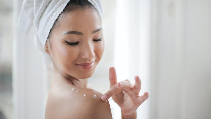 img-title Perlu Kamu Coba, Ini Cara Mudah Merawat Tubuh Demi Dapatkan Kulit yang Cerah, Sehat dan Wangi Sepanjang Hari!