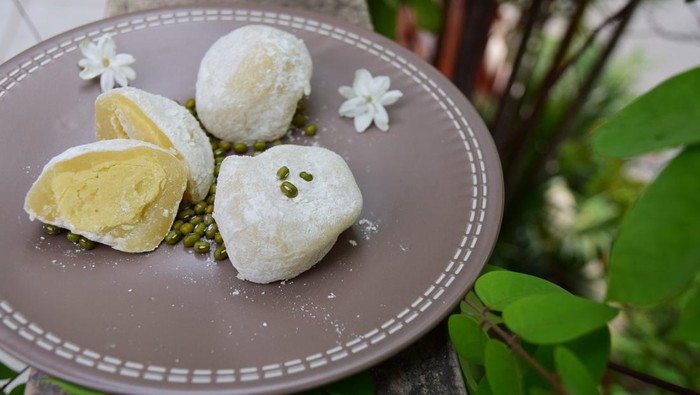 Japanese dessert Daifuku, mung bean Mochi