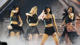 FOTO: BLACKPINK Pamerkan Pink Venom di Panggung MTV VMA 2022