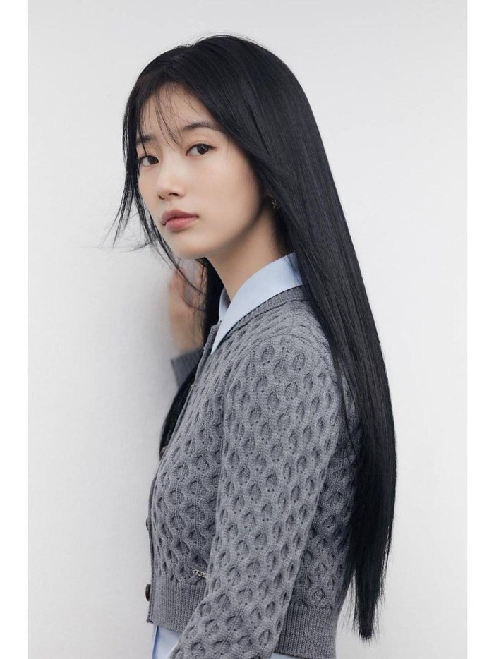 Nah, dari beberapa gaya Bae Suzy ini, mana yang paling kamu suka?/ Foto: instagram.com/skuukzky