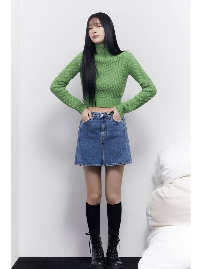 Tak hanya itu saja, proporsi tubuh Suzy yang terlihat ideal dan tinggi pun juga menuai atensi dari fans yang turut terpesona dengan perempuan kelahiran tahun 1994 ini./ Foto: instagram.com/skuukzky