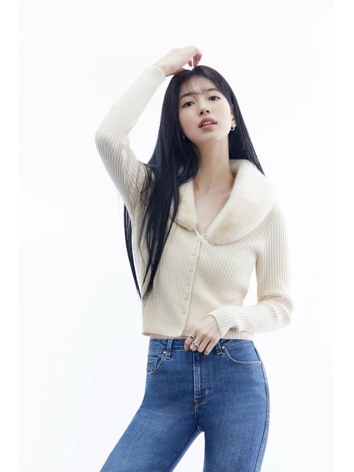 Dalam beberapa potret tersebut, Suzy mengenakan outfit dengan gaya chic dan kasual dari koleksi Guess, 'Fall Winter Collection'./ Foto: instagram.com/skuukzky