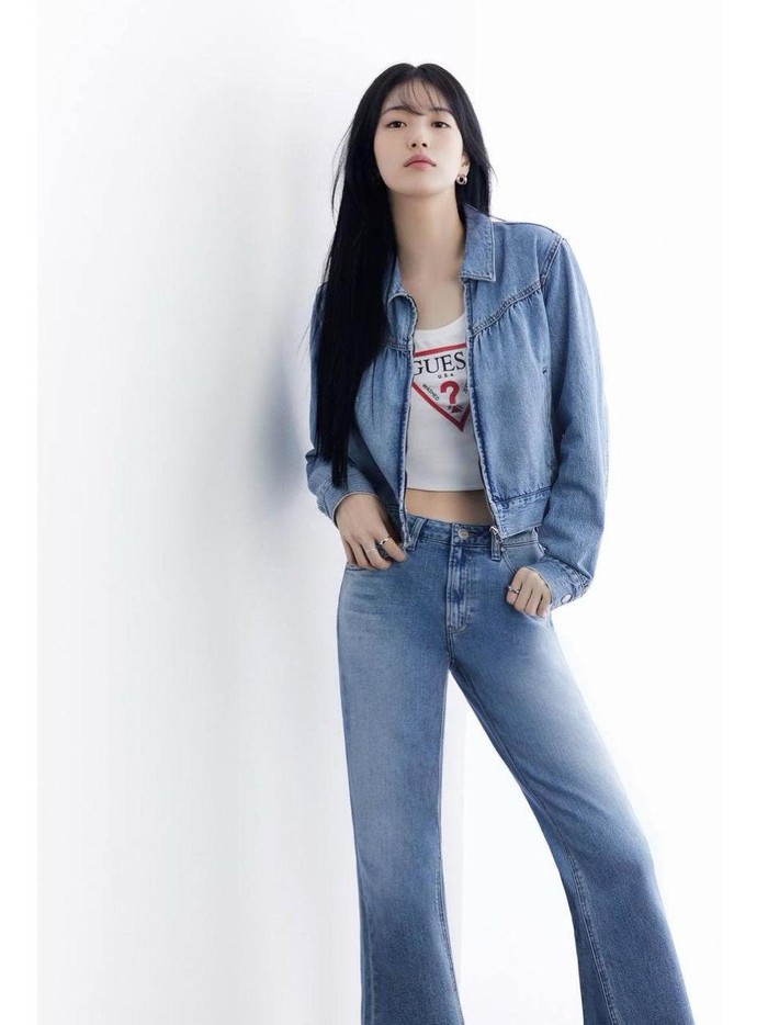 Belum lama ini, Bae Suzy atau Suzy memukau penggemar lewat potret terbarunya untuk fashion brand ternama, Guess./ Foto: instagram.com/skuukzky