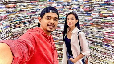 Sah Jadi Ayah Anak Amalia, Bambang Pamungkas Pamer Mesra dengan Istri
