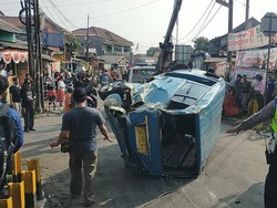 Polisi Ungkap Detik-detik Angkot Tertabrak KRL di Kebon Pedes Bogor