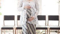 <p>Perut Marissa pun terlihat kian membesar, nih Bunda. Marissa juga nampak bahagia sekali atas kehamilannya ini. (Foto: Instagram @marissajeffryna)</p>
