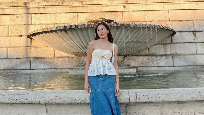 Intip OOTD Manis Beby Tsabina Berlibur di Eropa