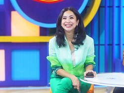 Reaksi Feni Rose Usai Dilaporkan Deolipa Yumara