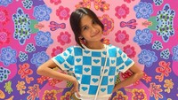 <p>Bunda pengguna TikTok pasti sudah tak asing lagi dengan lagu <em>TIBA-TIBA</em>, ya? Lagu ini dinyanyikan oleh penyanyi cilik bernama Quinn Salma, lho. (Foto: Instagram: @quinnsalman)</p>
