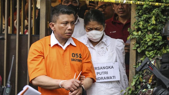 Polri mengatakan hasil pemeriksaan Sambo Cs menggunakan lie detector dalam kasus pembunuhan Brigadir J bisa jadi bukti di persidangan. 