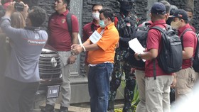 Kuat Maruf Serahkan 2 Pisau ke Saksi Usai Pembunuhan Brigadir J
