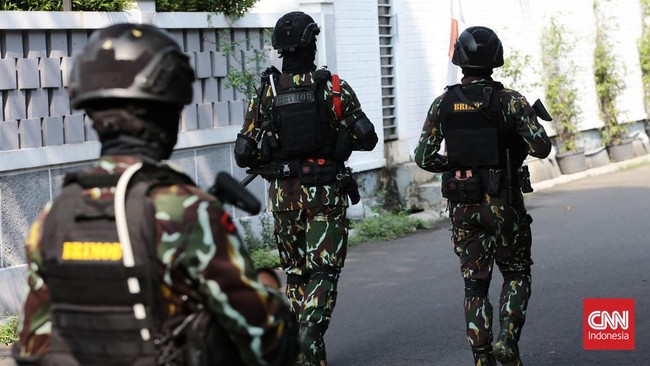 Rekonstruksi di rumah pribadi Sambo di Jalan Saguling meliputi 35 adegan yang berkaitan dengan pembunuhan Brigadir J.