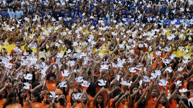 FOTO: Konser Terbesar di Dunia, Diikuti 16 Ribu Musisi