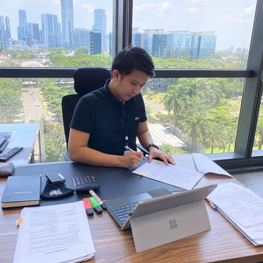 Bukan Orang Sembarangan, 8 Potret Rino Yosiaki Suami Baru Dita Fakhrana