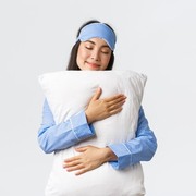 Selain Picu Jerawat, Ini Alasan Kenapa Kamu Harus Rutin Mengganti Sarung Bantal