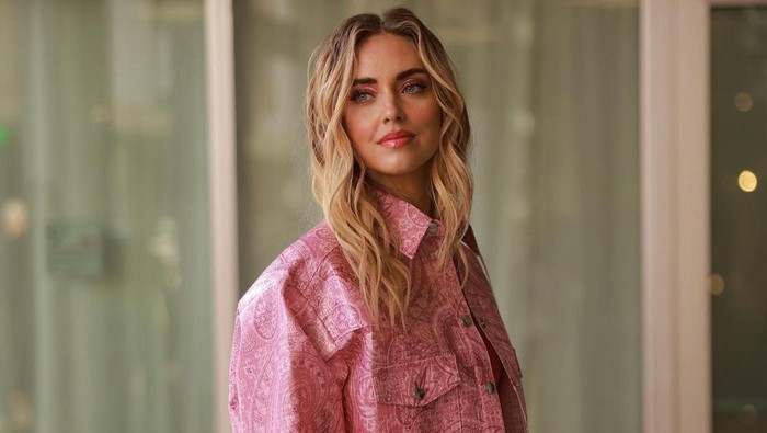 Simak Padupadan Warna Pink Ala Fashion Influencer, Chiara Ferragni! Bikin Tampilan Makin Glowing!