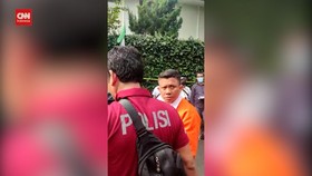 VIDEO: Wajah Serius Ferdy Sambo Di Rekonstruksi Pembunuhan Brigadir J