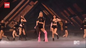 VIDEO: Pink Venom BLACKPINK 'Gebrak' Panggung MTV VMA 2022
