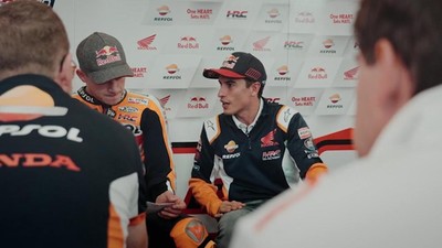 img-title VIDEO: Aksi Marquez Jadi Pelatih Rider Honda di MotoGP