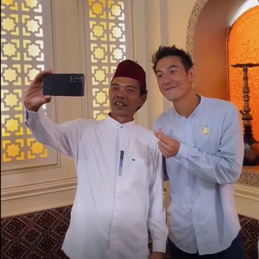 Berbincang dengan UAS di Podcastnya, Daniel Mananta: Cara Bertetangga yang Baik