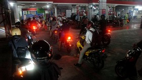 Netizen Sindir Antrean di SPBU Semalam: Kena Prank Isu Pertalite Naik