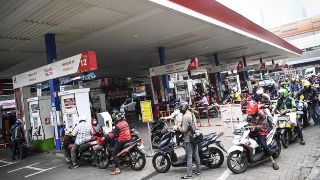 Pertamina mengantisipasi antrean panjang kembali terjadi di sejumlah SPBU usai sinyal Jokowi terkait kenaikan harga BBM subsidi.