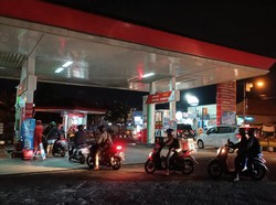 Santer Isu BBM Naik 1 September, Warga Denpasar Antre Beli Pertalite