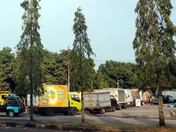 Terjadi Antrean Truk Pengisi Solar di SPBU Palabuhanratu Sukabumi
