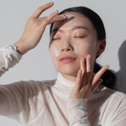 Kenapa Re-apply Sunscreen Tiap 2 Jam Sekali itu Penting? Ini Alasannya, Beauties!