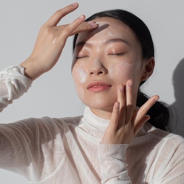 img-title Kenapa Re-apply Sunscreen Tiap 2 Jam Sekali itu Penting? Ini Alasannya, Beauties!