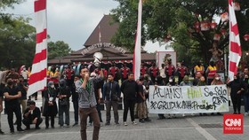Massa Aksi Tolak BBM Naik di Solo: Kami Antar Aspirasi ke Anak Jokowi
