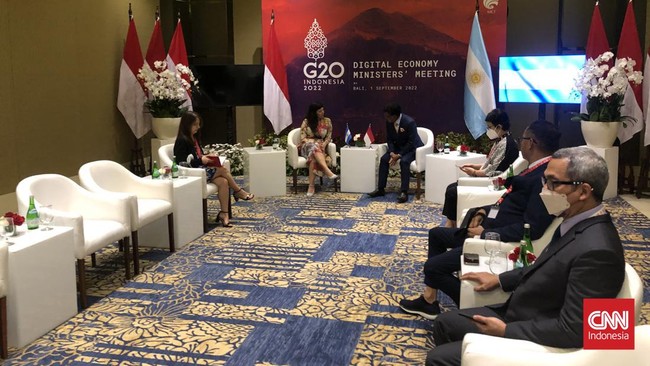 Menkominfo Johnny G Plate bertemu dengan perwakilan 12 negara dan dua lembaga di Digital Economy Working Group (DEWG) 2022.