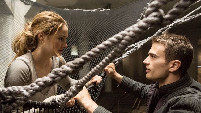 Jadwal Bioskop Trans TV hari ini, 13 Januari, Divergent. Berikut sinopsis Divergent dibintangi Shailene Woodley dan Theo James. 