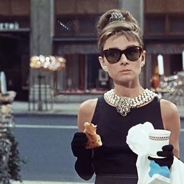 img-title 5 Fashion Designer Ternama yang Merangkap Jadi Desainer Kostum Film, Ada Coco Chanel!