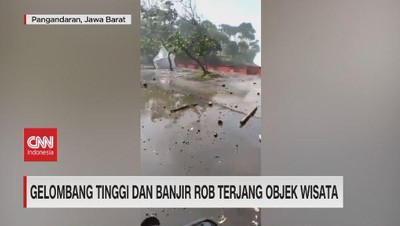 img-title VIDEO: Gelombang TInggi dan Banjir Rob Terjang Obyek Wisata