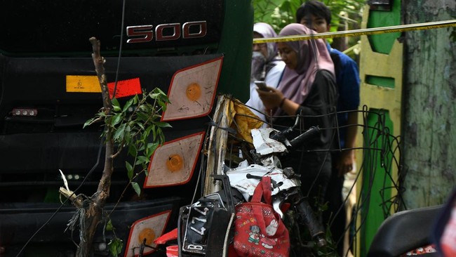 Polisi akan memeriksa sopir truk trailer yang mengalami kecelakaan maut di Bekasi setelah kondisi psikisnya pulih dari trauma.