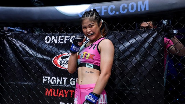 Stamp Fairtex terus melakukan persiapan jelang melawan Jihin Radzuan di ONE Fight Night 2, Sabtu (2/10) mendatang, termasuk berlatih angkat beban di gym.