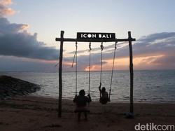Pagi Hari di Pantai Sindhu, Turis Banyak Olaharaga