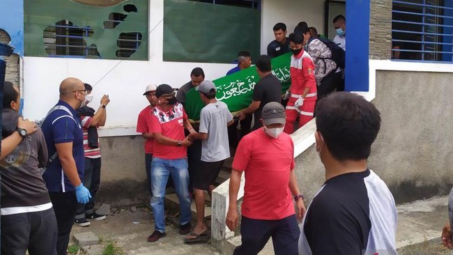 Luis Milla harus membatalkan sesi latihan Persib Bandung pada Rabu (31/8) sore karena kitman mereka, Zulkarnaen, meninggal dunia.