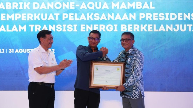 PLN menyediakan Renewable Energy Certificate (REC) sebanyak 800 unit, setara 800 MWh listrik energi baru terbarukan (EBT) bagi Danone Indonesia.
