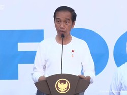 Resmikan Papua Football Academy, Jokowi Cerita Iriana Fans Rully Nere