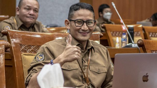 Sandiaga Uno optimistis bahwa industri pariwisata Bali, termasuk di sektor transportasi dan akomodasi tidak akan terimbas aturan larangan mendaki gunung.