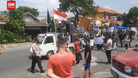 VIDEO: Mahasiswa Adang Mobil Wagub Jabar Saat Berunjuk Rasa