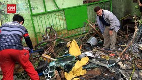 VIDEO: Evakuasi di Lokasi Kecelakaan Maut Bekasi
