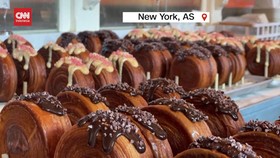 VIDEO: Rela Antre Demi Sepotong Croissant Bundar Viral